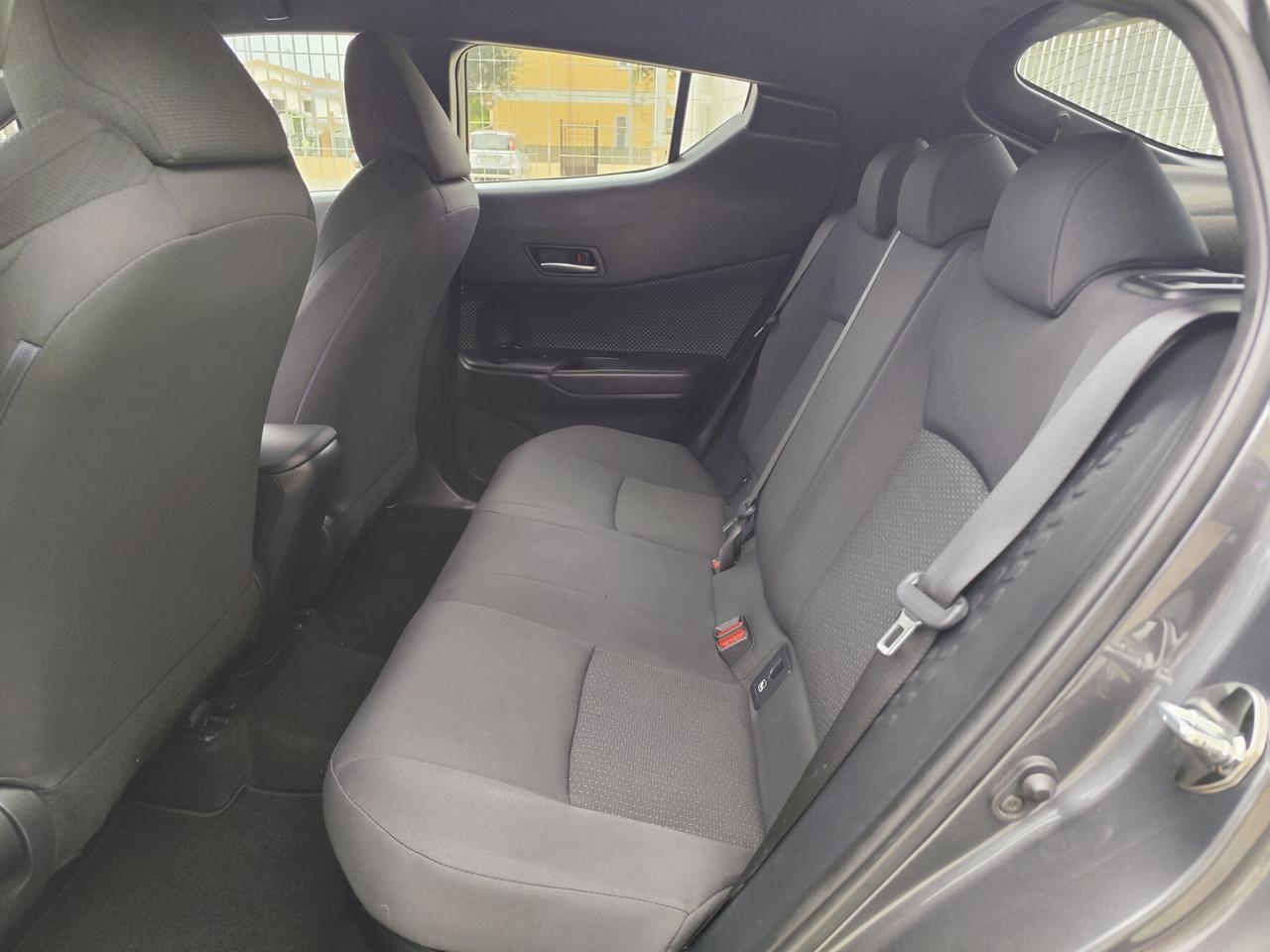 Toyota C-HR 1.8 Hybrid E-CVT Business