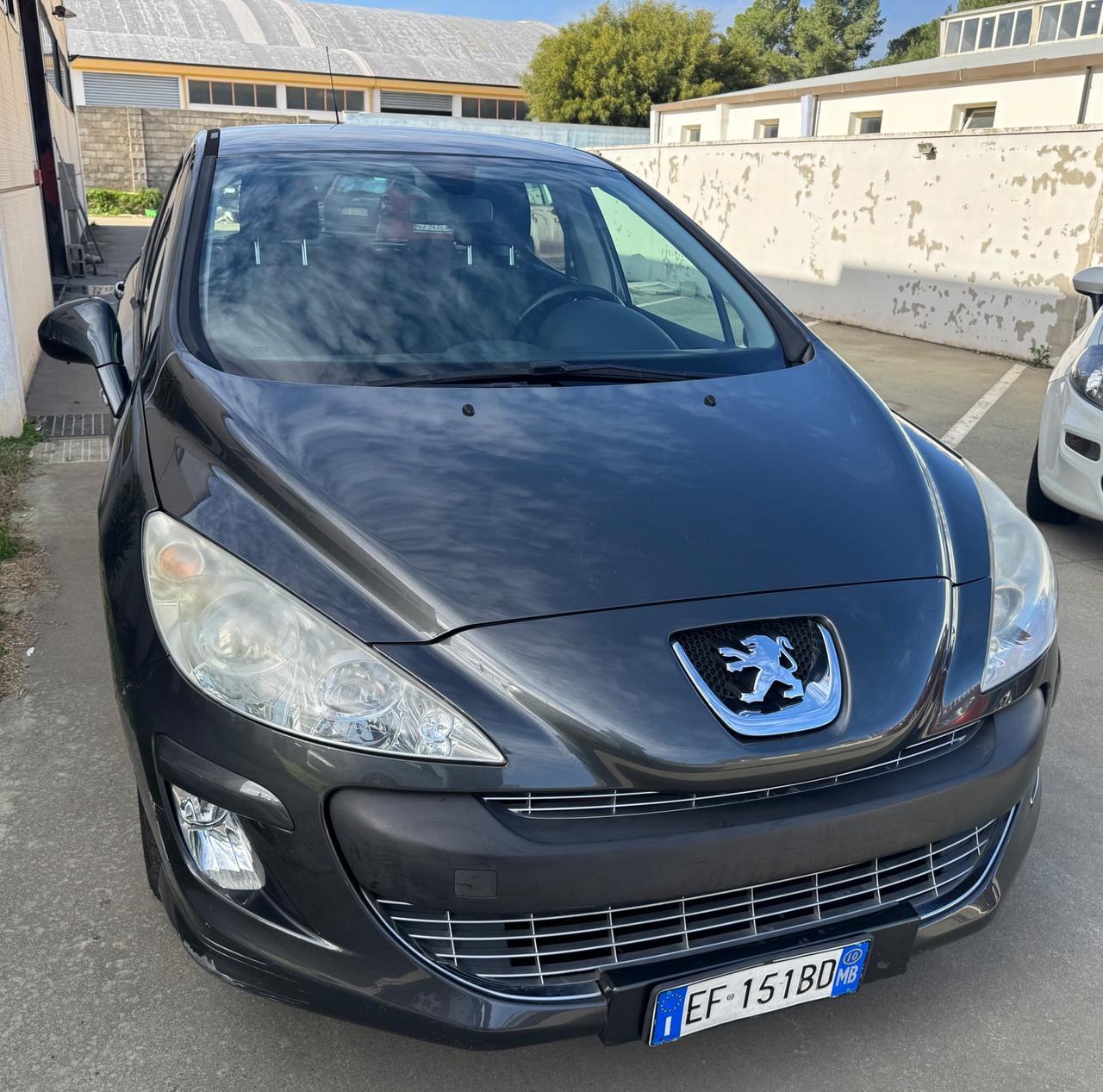 Peugeot 308 1.6 HDi 90CV -151.000 KM