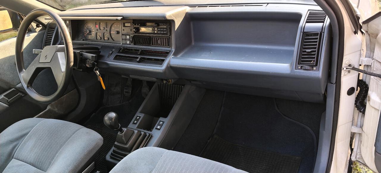 Renault R 21 Nevada 1.7 GTS e Gancio traino