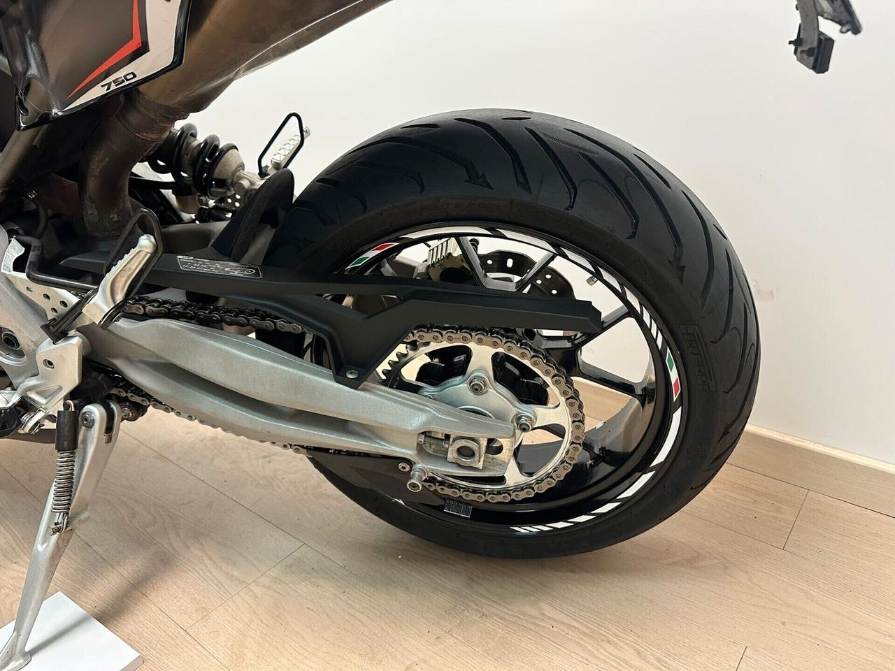 APRILIA DORSODURO 750 FACTORY 2011 DA 99€ AL MESE