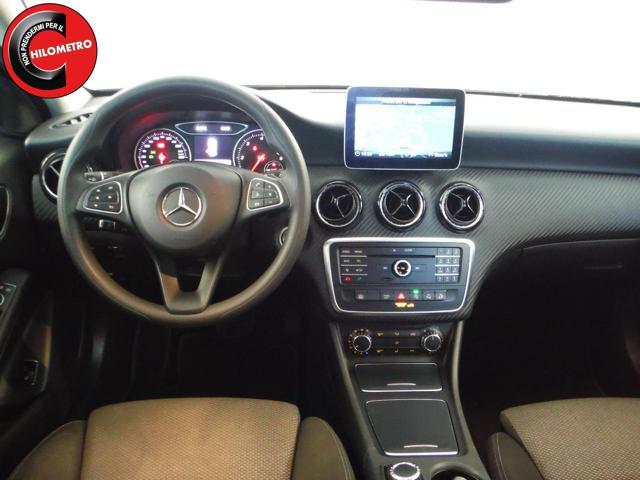 MERCEDES-BENZ GLA 200 d Automatic 4Matic Business