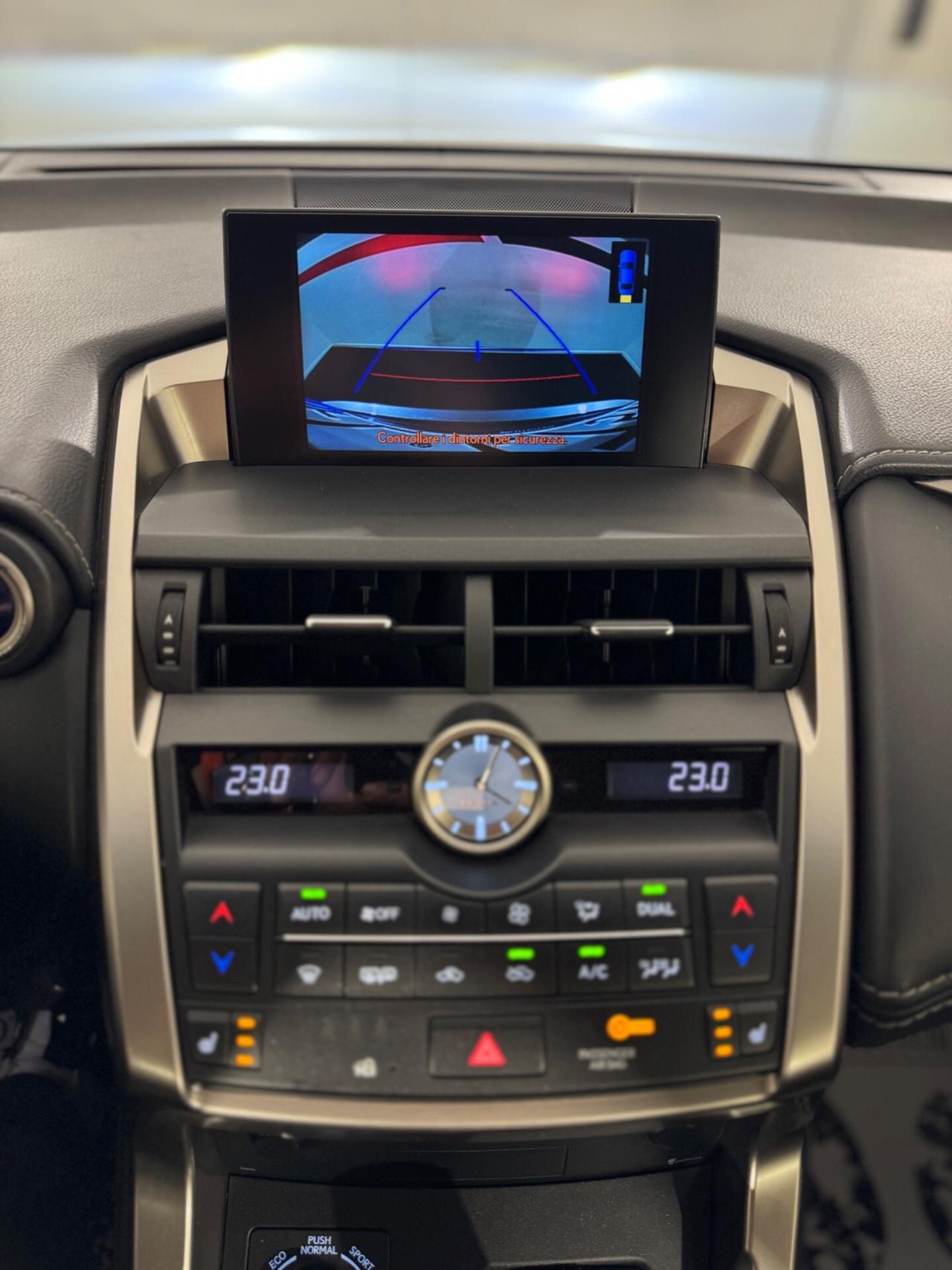 Lexus NX 300h Hybrid 4WD Luxury TAGLIANDI CERTIFICATI LEXUS