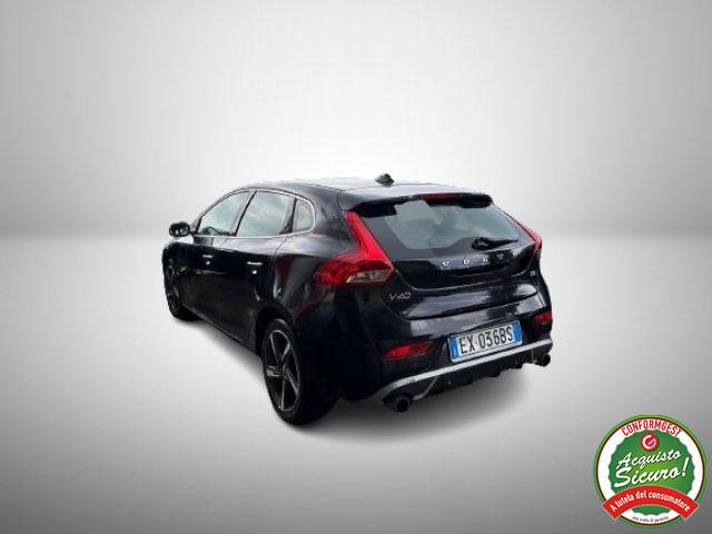 VOLVO V40 D2 1.6 R-design Momentum