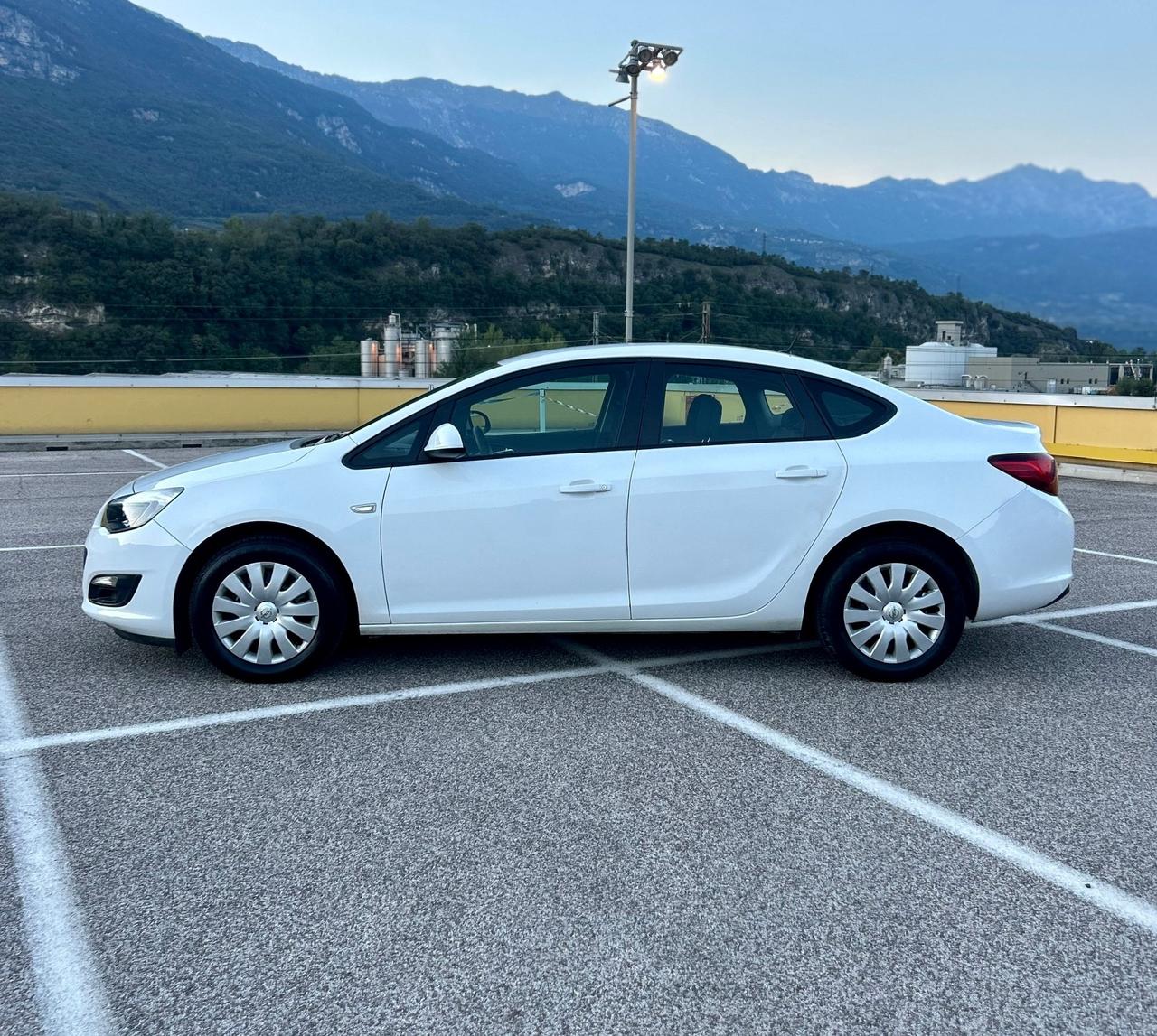 Opel Astra 1.4 Benz 5 porte Cosmo SOLO 55.000km