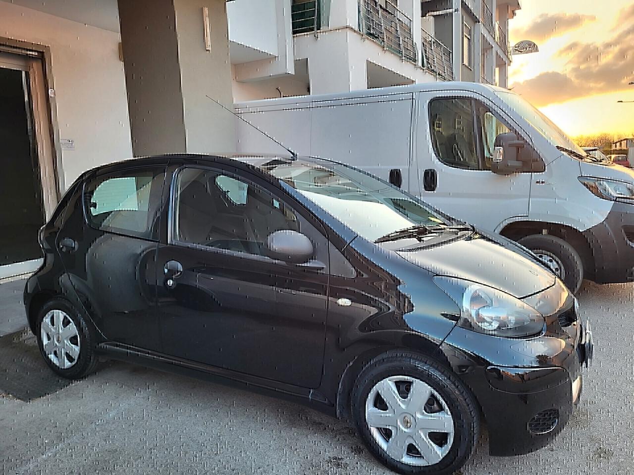 Toyota Aygo 1.0 12V VVT-i 5 porte 04/2011KM 103000