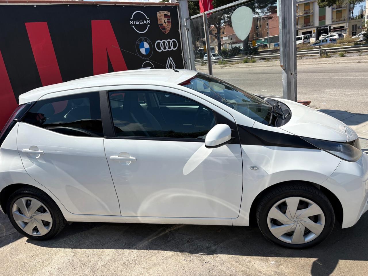 Toyota Aygo 1.0 VVT-i 69 CV 5 porte x-clusiv