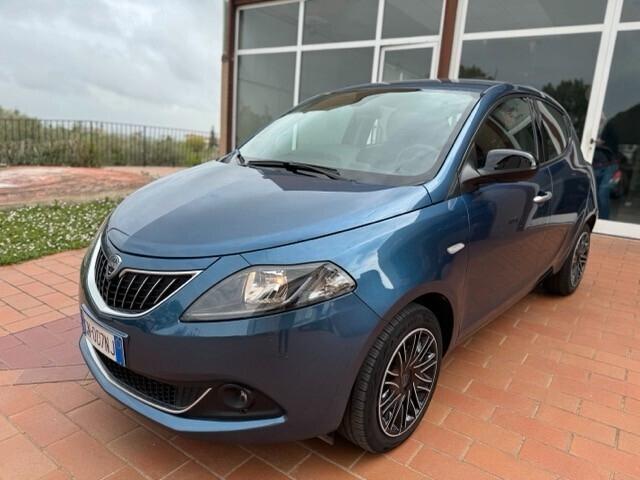 Lancia Ypsilon Hybrid by Alberta Ferretti soli 35000 km. telecamera post.