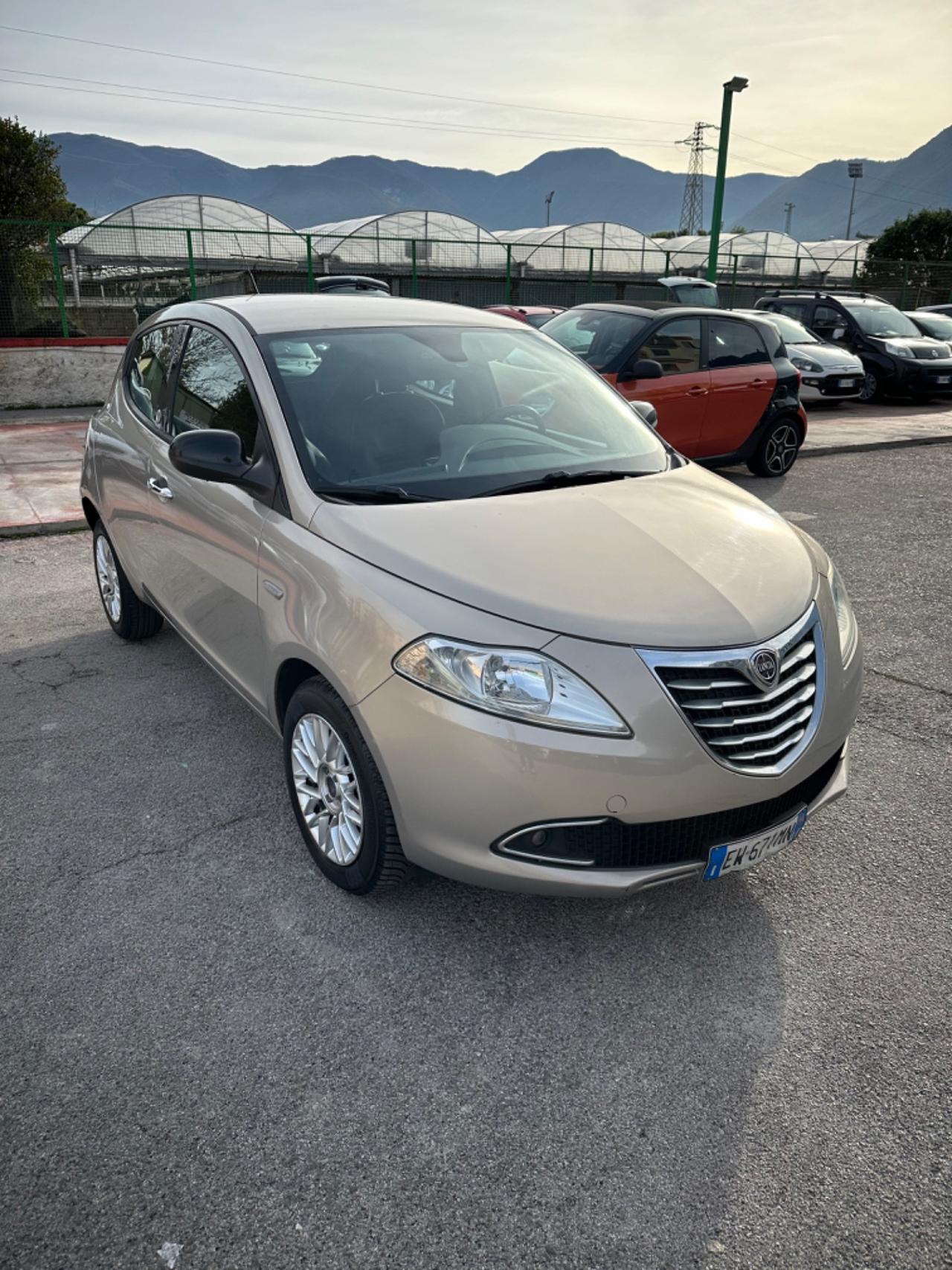 Lancia Ypsilon 0.9 TwinAir 85 CV 5 porte Metano Ecochic Gold