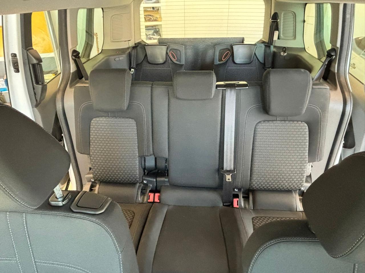FORD TRANSIT CONNECT TRASPORTO DISABILI 7 POSTI PIANO RIBASSATO