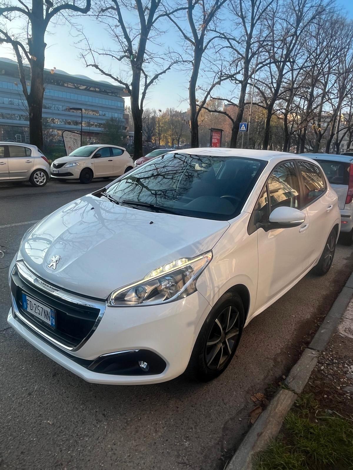 Peugeot 208 PureTech 82 5 porte Allure