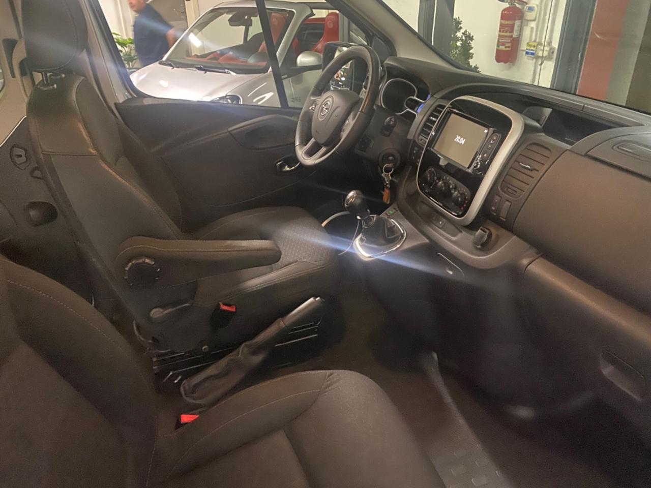 Opel Vivaro Combi 8 posti