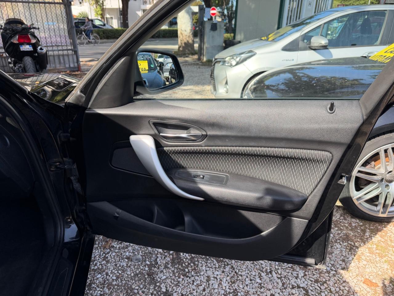 Bmw 116 116i 5p. Urban