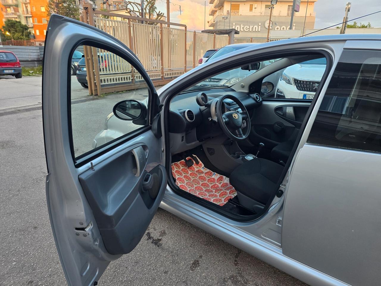 Toyota Aygo 1.0 12V VVT-i 5 porte Sol Connect MMT