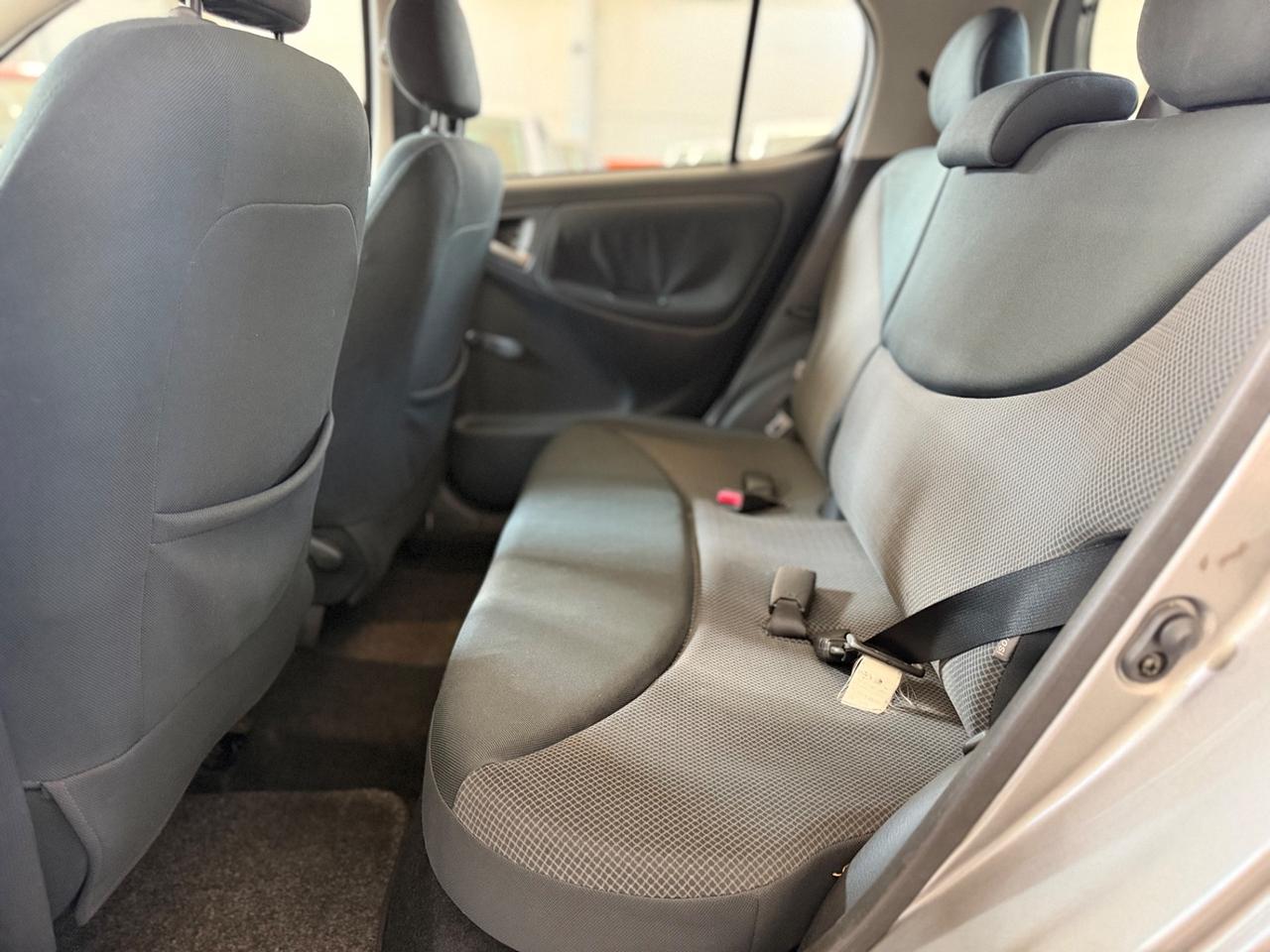 Toyota Yaris 1.3i 16V cat 5 porte Sol AUTOMATICO NEOPATENTATI