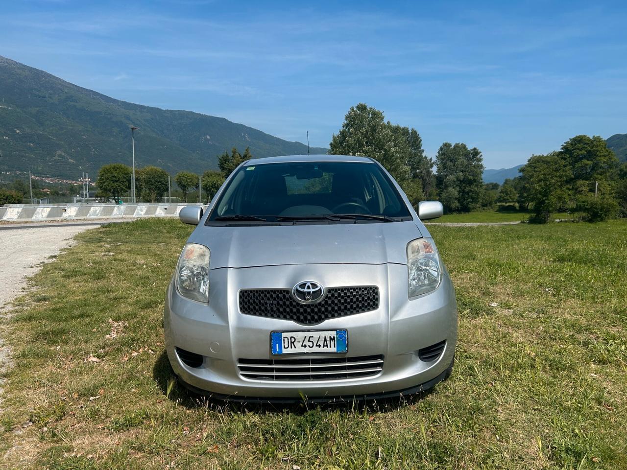 Toyota Yaris 1.0 5 porte Sol