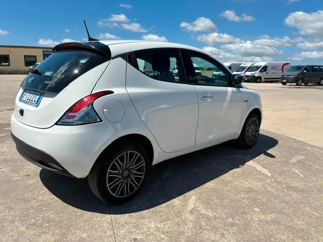 Lancia Ypsilon 1.0 FireFly 5 porte S&S Hybrid Gold
