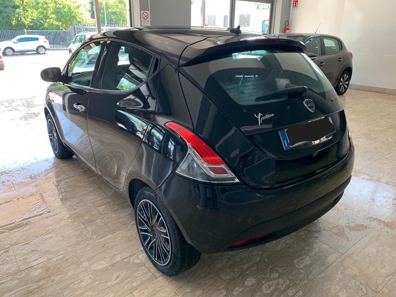 Lancia Ypsilon 1.0 FireFly 5 porte S&S Hybrid Silver Plus