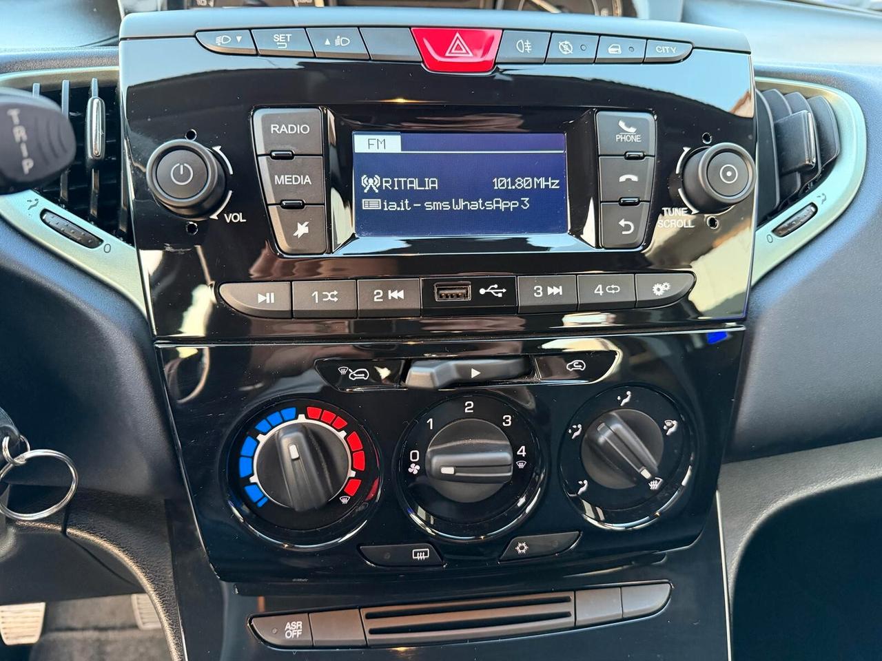 Lancia Ypsilon 1.0 FireFly 5 porte S&S Hybrid Silver