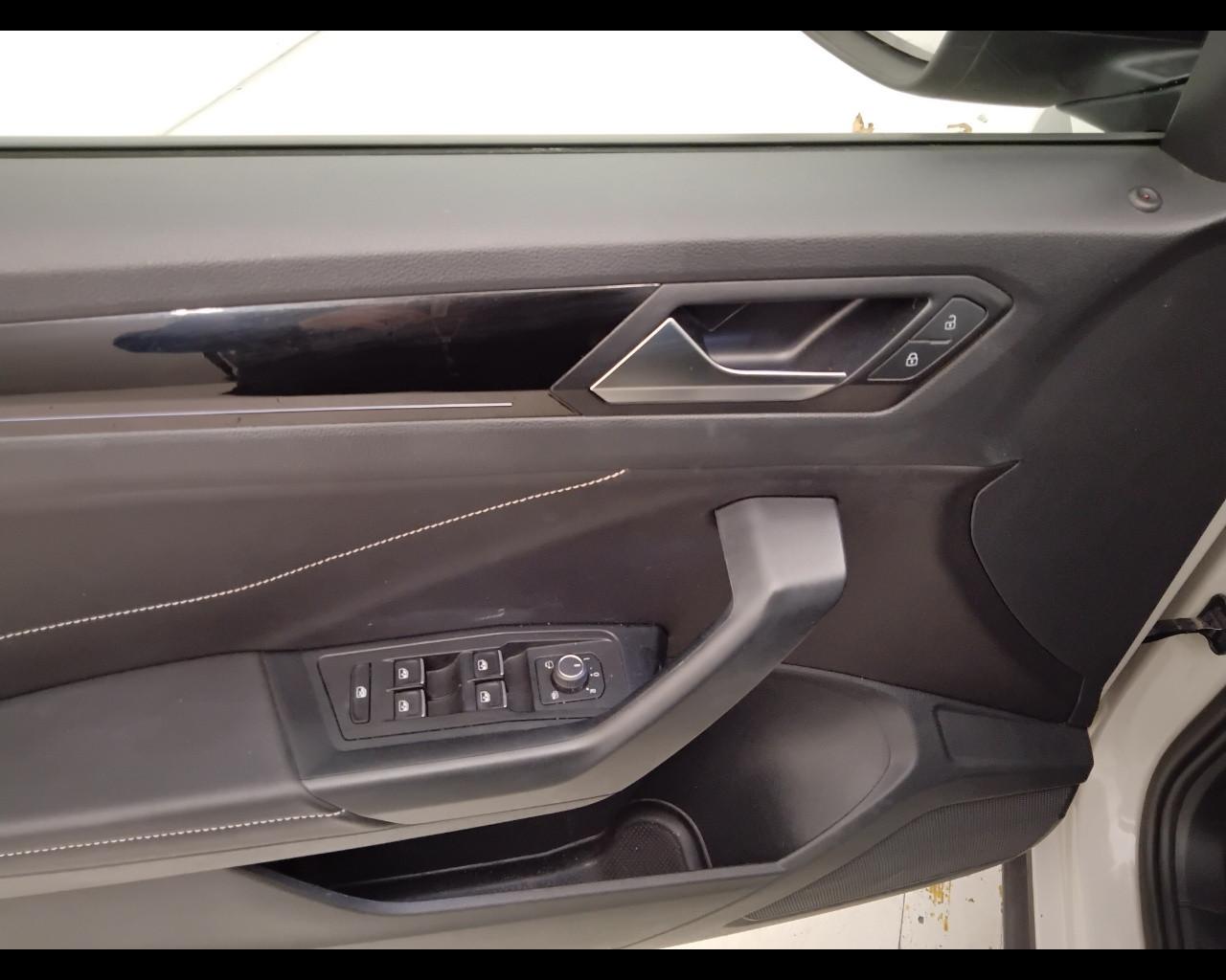 VOLKSWAGEN T-Roc I 2022 - T-Roc 1.0 tsi R-Line 110cv