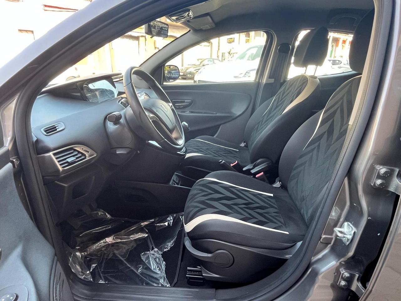 Lancia Ypsilon 1.2 FIRE 69 CV 5 porte Gold