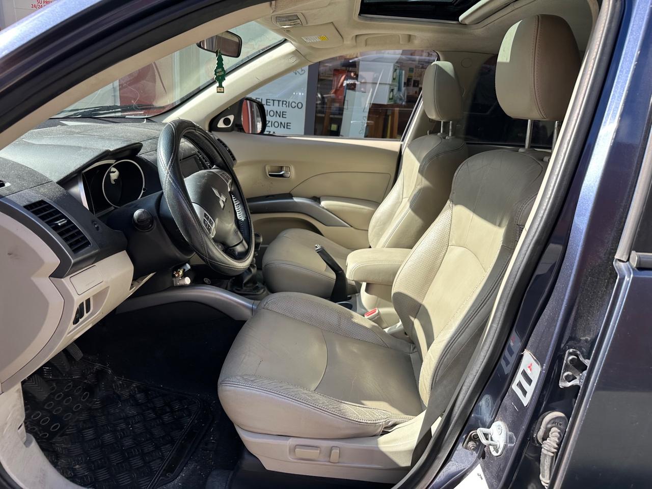 Mitsubishi Outlander 2.2 DI-D Instyle 7 p.ti DPF