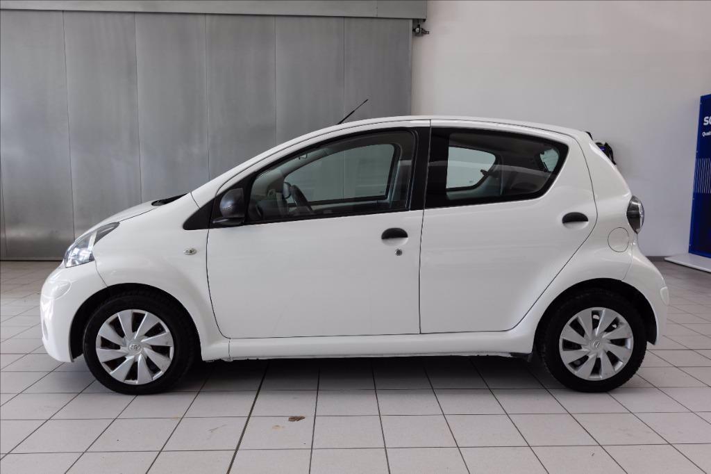 TOYOTA Aygo 5p 1.0 Active connect del 2013