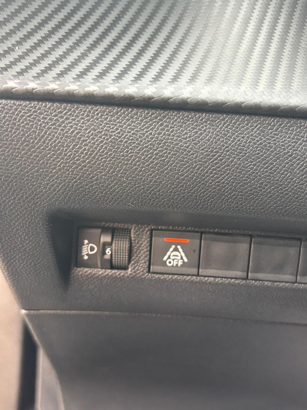 Peugeot 2008 BlueHDi 100 S&S Allure Navi Pack