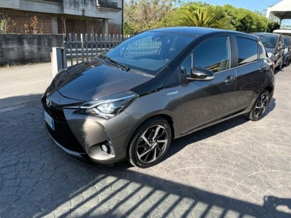 Toyota Yaris 1.5 Hybrid 5 porte Lounge Red/Bronze