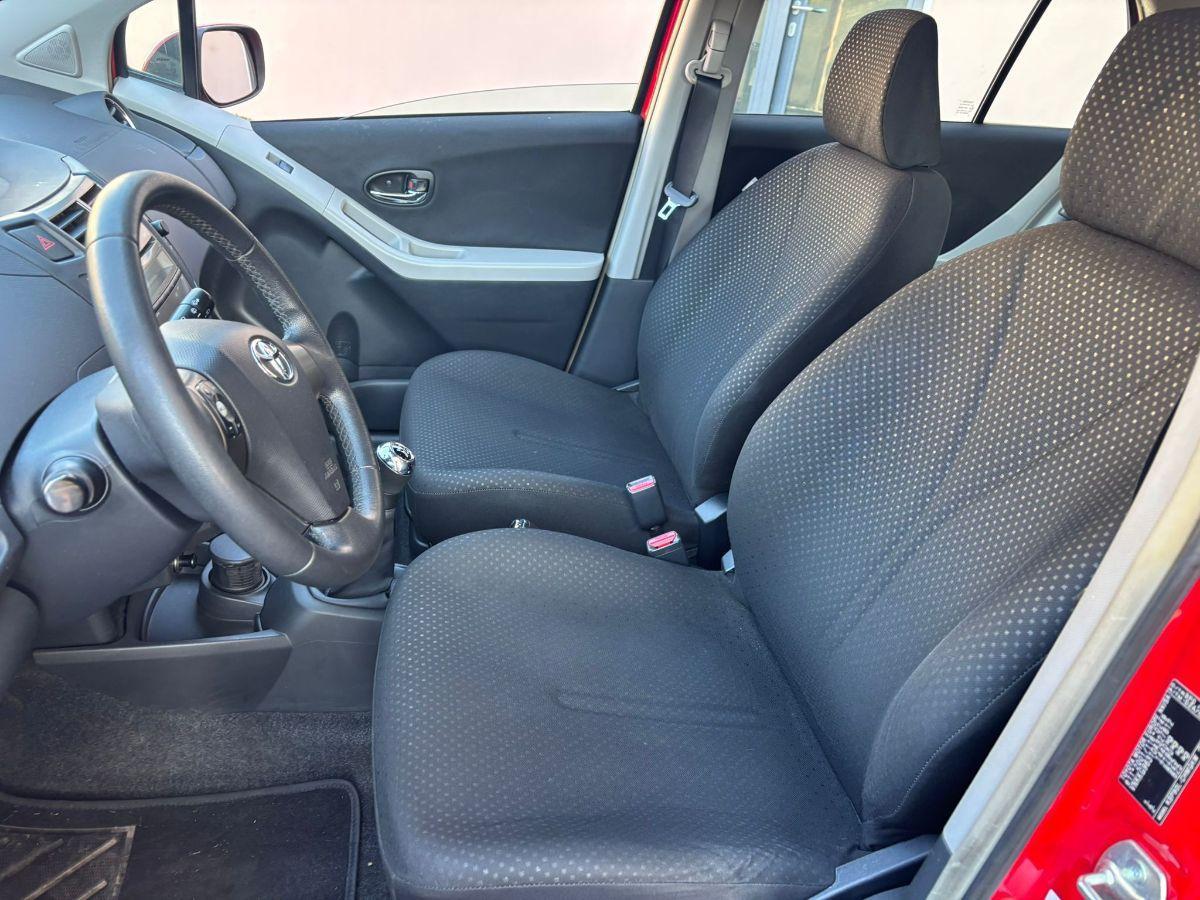 TOYOTA Yaris 1.0 5p. Sol