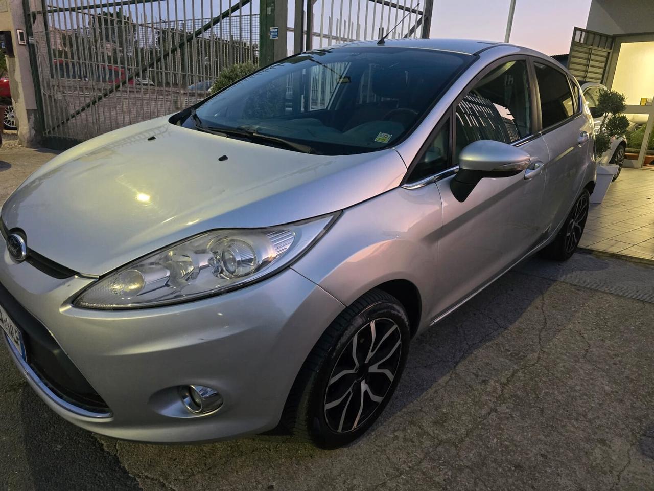 Ford Fiesta Ikon 1.4 TDCi 70CV 5p. Business