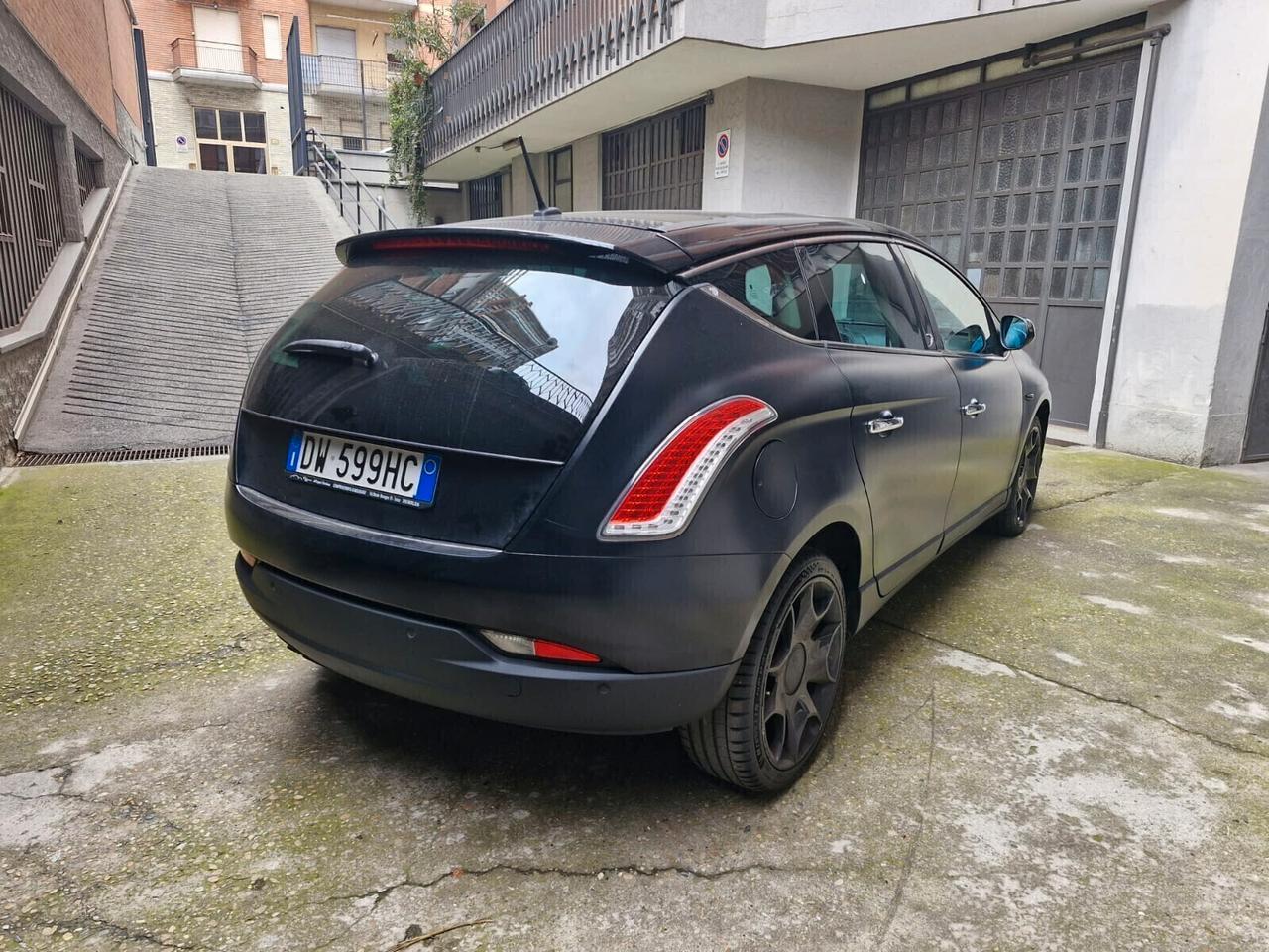 Lancia Delta 1.8 Di Turbo-Jet Sportronic Platino - “Hard Black”