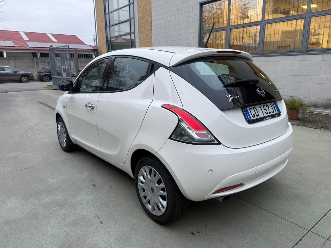 Lancia Ypsilon 1.0 FireFly 5 porte S&S Hybrid Ecochic Gold