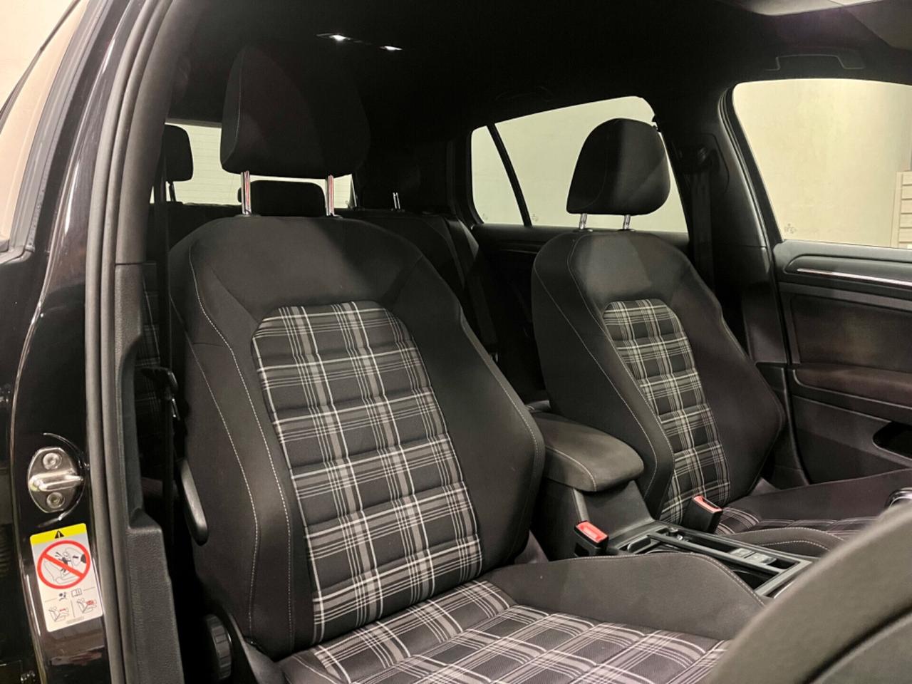 Volkswagen Golf GTD 2.0 TDI DSG 5p