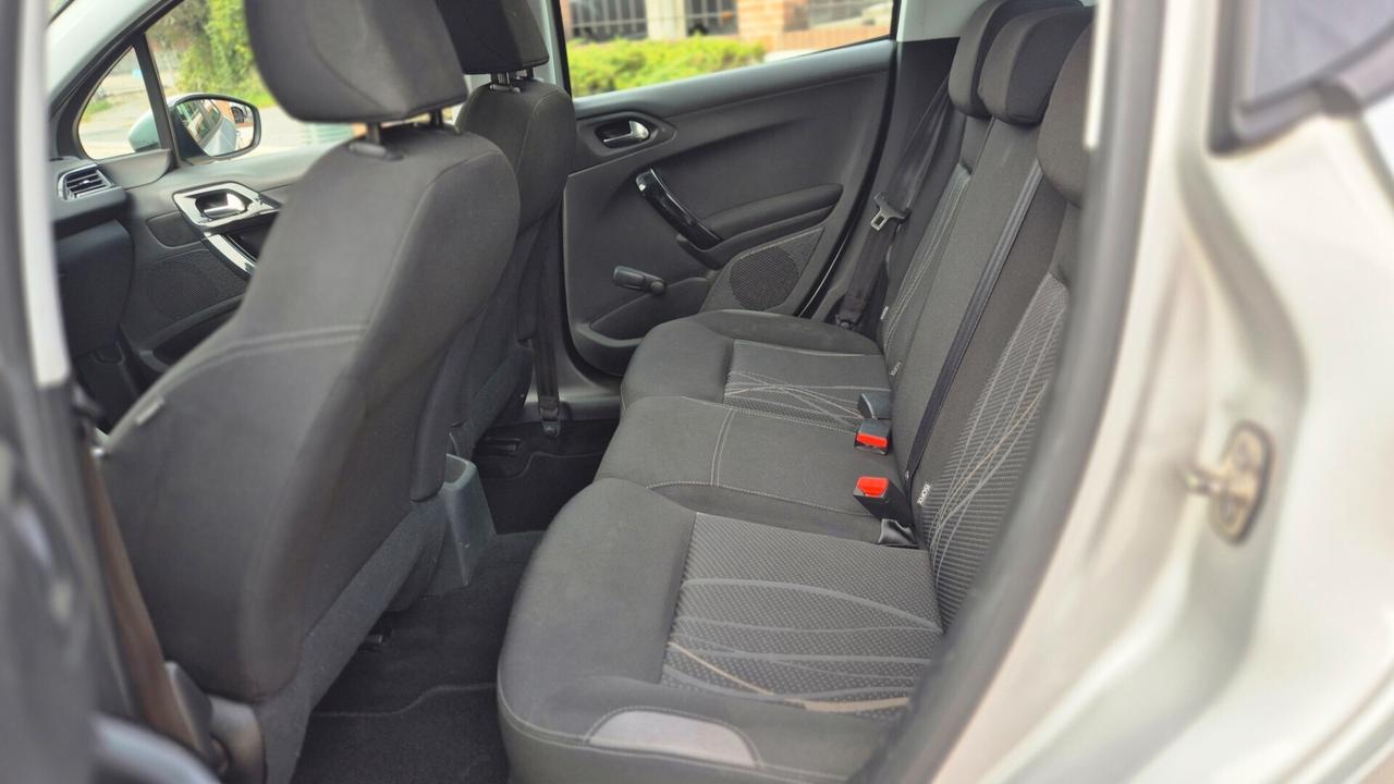 Peugeot 208 1.2BENZ/60KW/ 82 CV 5 porte /OK NEOPATENTATI