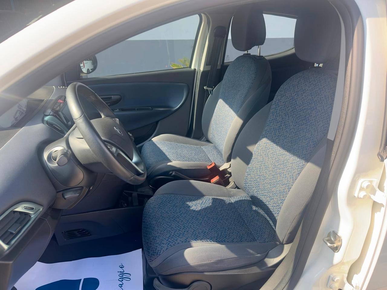 Lancia Ypsilon 1.0 FireFly 5 porte S&S Hybrid Silver PREZZO PROMO