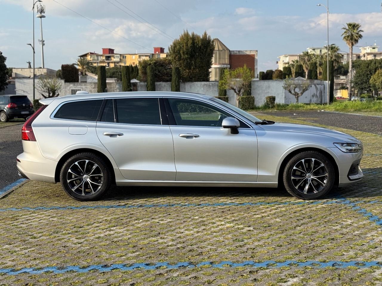 VOLVO V60 2021 B4 Geartronic R-Design