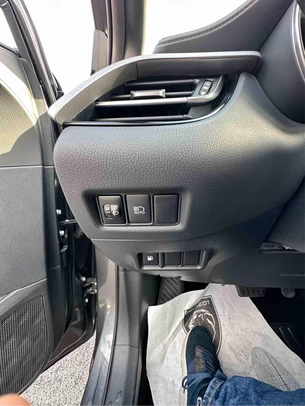 Toyota C-HR 1.8 Hybrid E-CVT Business