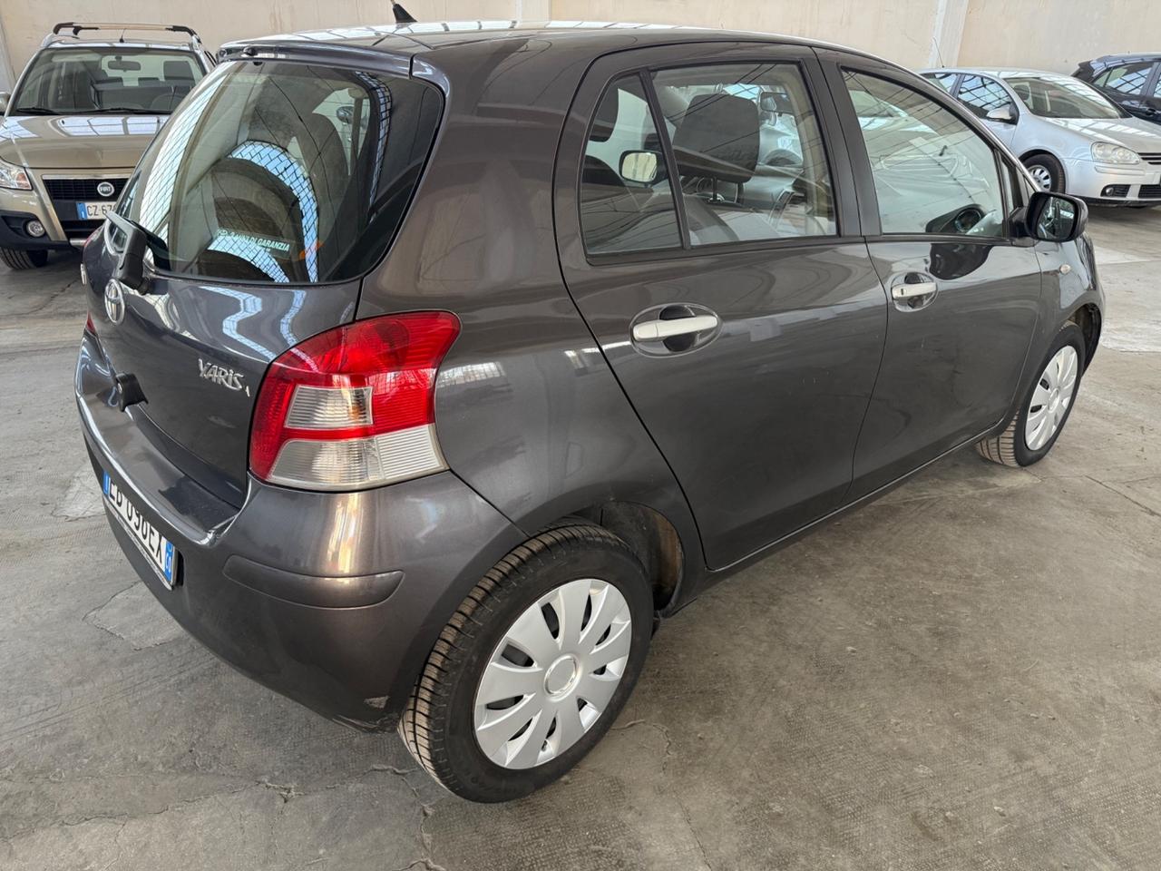 Toyota Yaris 1.3 5 porte NEOPATENTATI