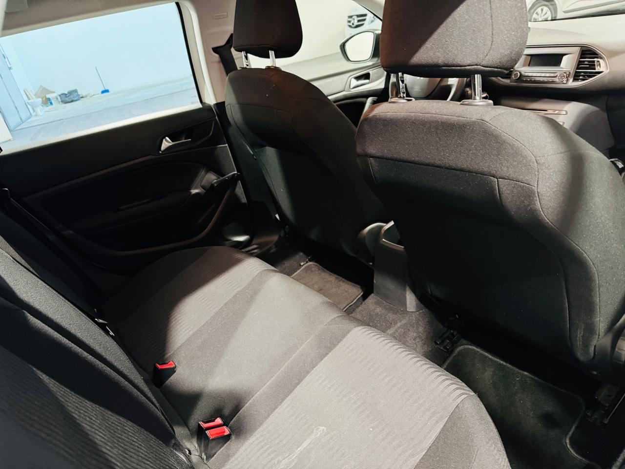 Peugeot 308 BlueHDi 100 S&S Business
