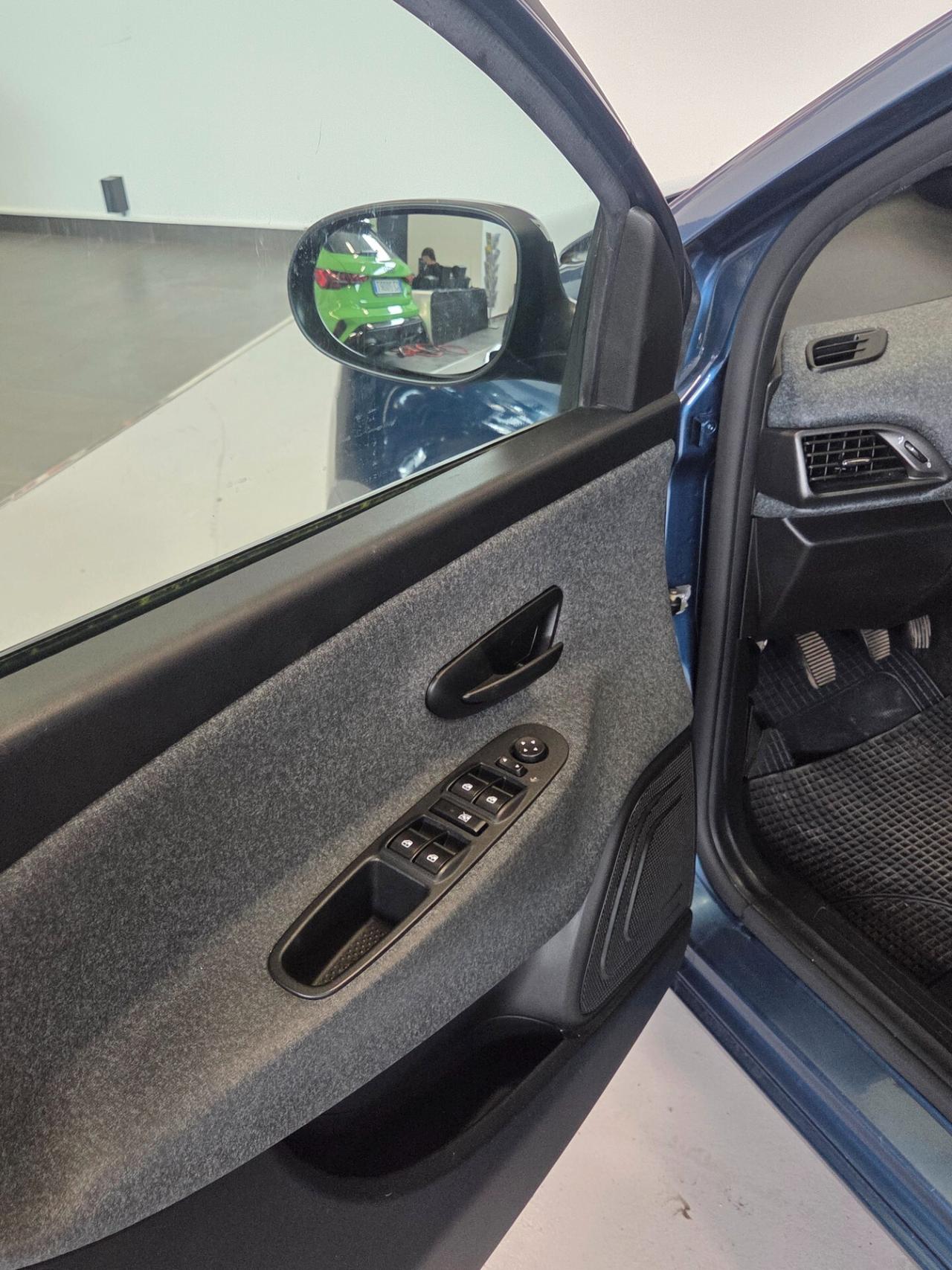 Lancia Ypsilon 1.0 FireFly 5 porte S&S Hybrid Ecochic Gold