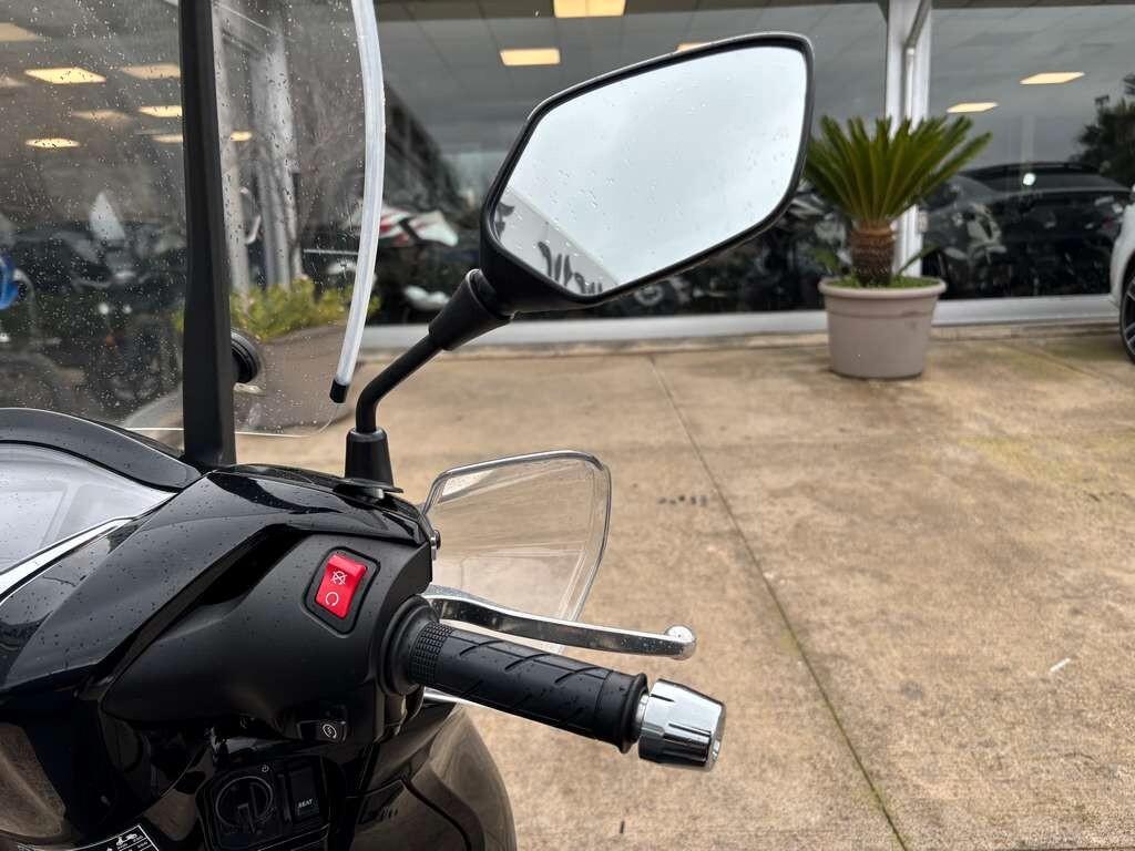 Honda SH 350 2024 / KM 12.000 Tuo a solo 59 Euro al mese