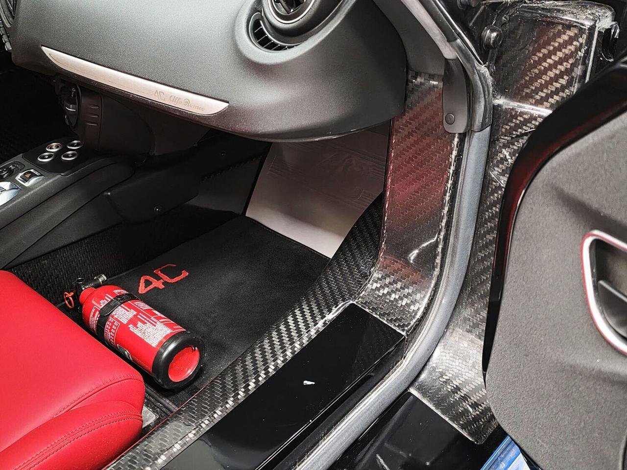 Alfa Romeo 4C 1750 TBi VERNICE SPECIALE _ TAGLIANDATA MENO DI 1000KM FA _ UNICO PROPRIETARIO _ SERVICE BOOK _ GARANZIA 12 MESI _ ALPINE _ ESTINTORE