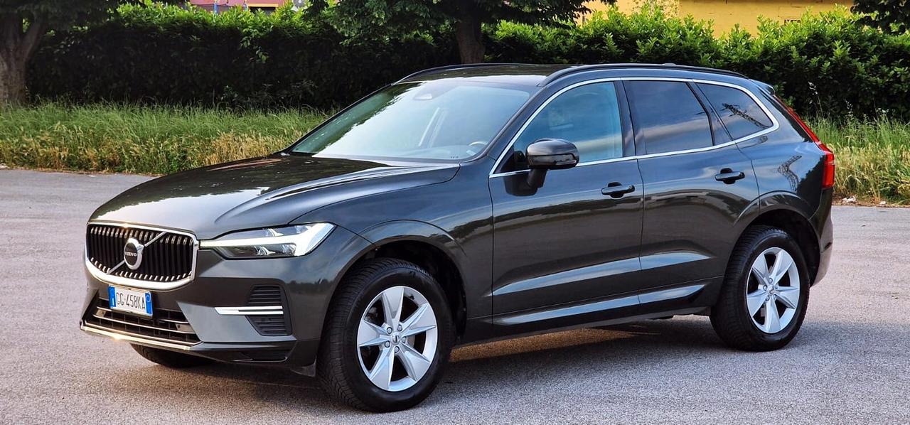 VOLVO XC60 B4 Diesel/Ibrida Momentum Pro