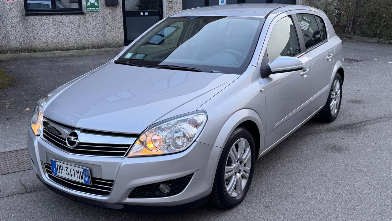 Opel Astra 1.6 T 16V 5 porte Cosmo Unico Proprietario del 44