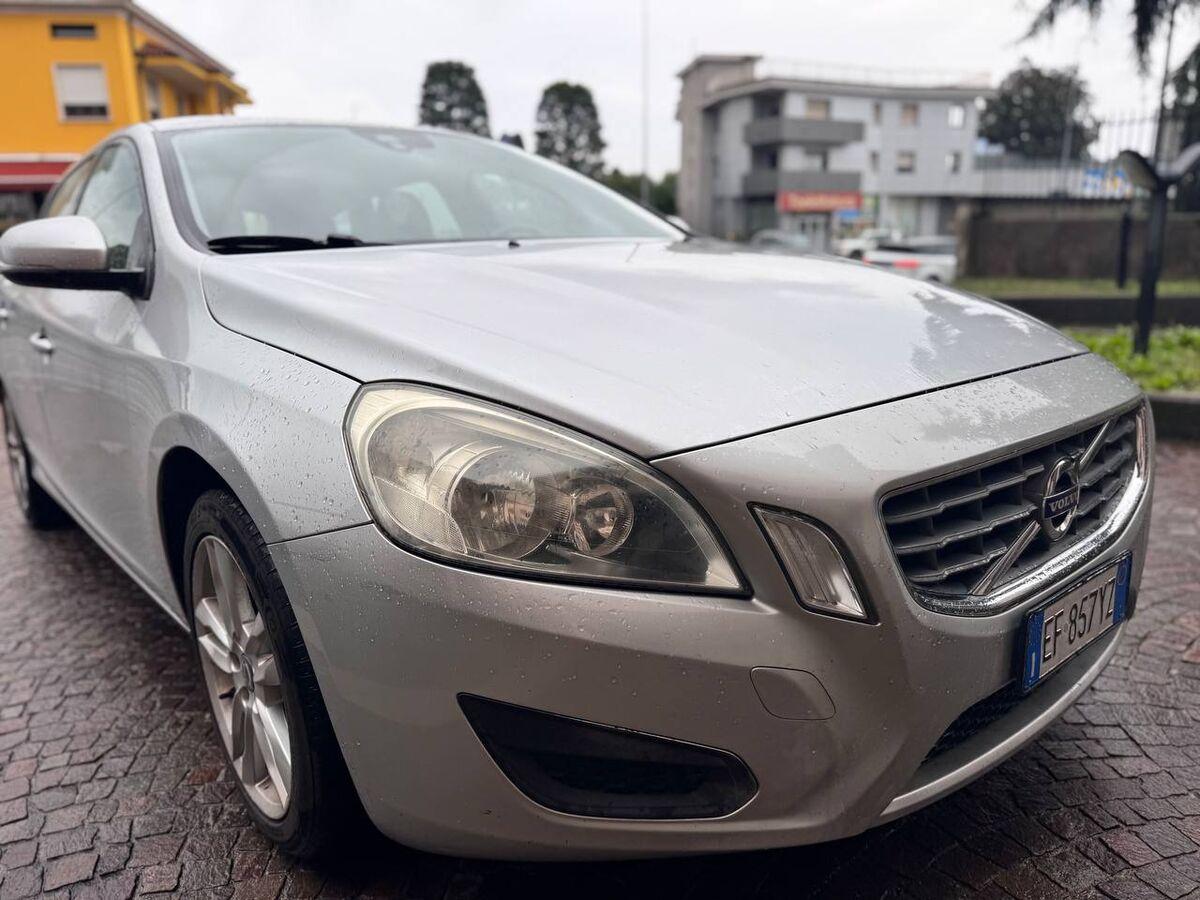 Volvo V60 I 2010 V60 2.0 D3 Summum