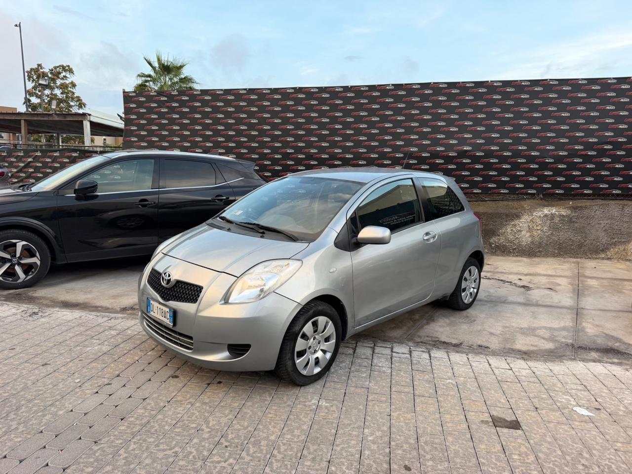 Toyota Yaris 1.0 3 porte Sol