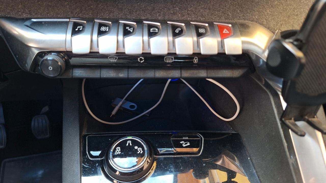PEUGEOT 3008 1.5 HDI ALLURE