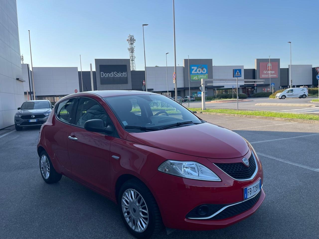 Lancia Ypsilon 1.2 69 CV 5 porte Platinum
