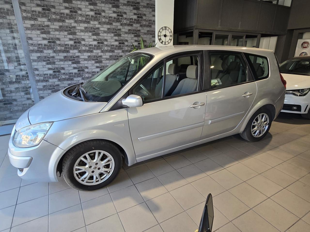 Renault Scenic Grand Scénic 1.9 dCi/130CV PlayStation Portable 7 posti