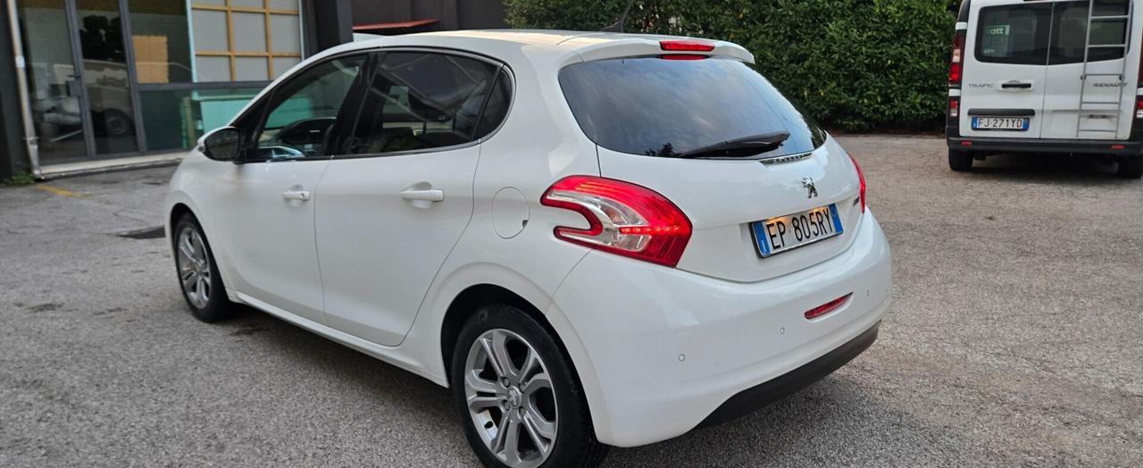 Peugeot 208 1.4 HDi 68 CV 5 porte Allure